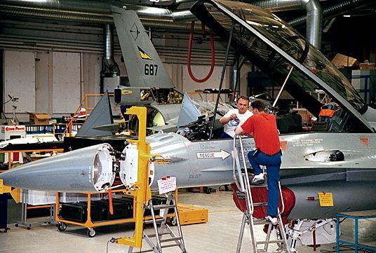 Luftforsvarets verksted Kjeller F-16 midlife update.(Forsvaret, Andreas Fadum)
