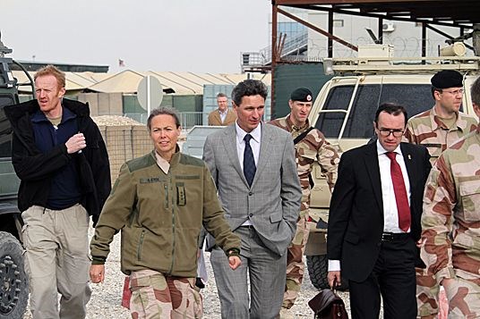 Forsvarsminister Espen Barth Eide i Afghanistan (Forsvaret, Kim Gulbrandsen)