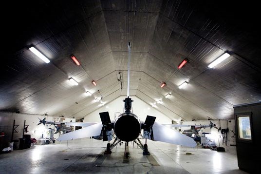 Et F-16 jagerfly i døgnberedskap ved Bodø Hovedflystasjon