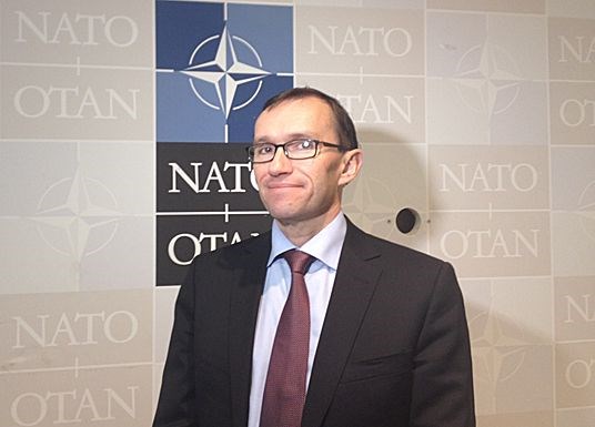 Forsvarsminister Espen Barth Eide på NATO-møtet i Brussel 2. februar 2012