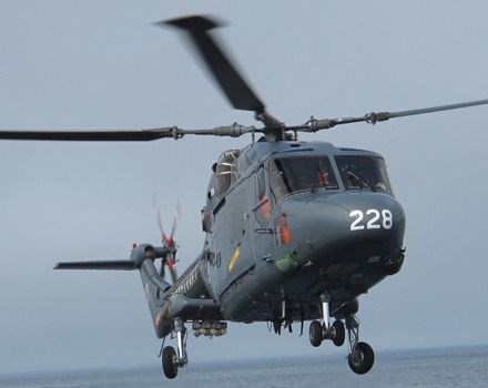 Lynx-helikopter før landing på KV Nordkapp