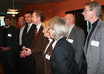 Statsminister Stoltenberg og kunnskapsminister Solhjell møter skoleforskere. Foto: SMK