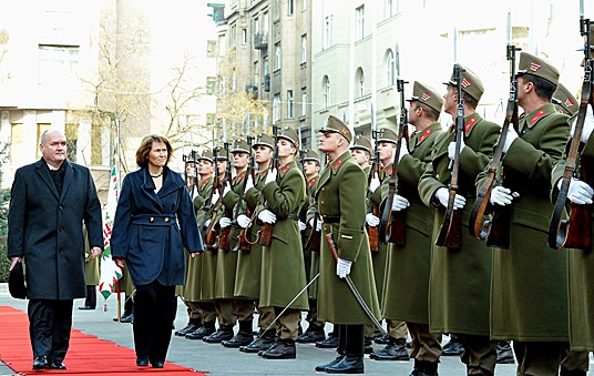 Forsvarsminister Grete Faremo ved besøket hos EU-formannskapet i Ungarn