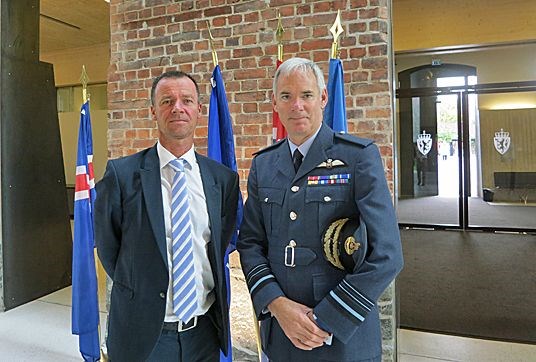 Statssekretær Roger Ingebrigtsen og Air Marshal Andy Pulford fra Royal Air Force