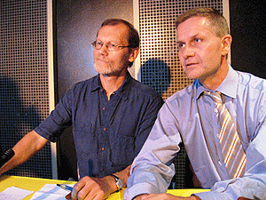 Øyvind Østerud (tv) og utviklingsminister Erik Solheim møttes til debatt om bistand. Foto: UD