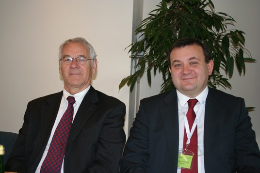 Statssekretær i det polske miljøverndepartementet, Stanislaw Gawlowski (til høyre) og ambassadør Enok Nygaard deltok på åpningen av miljøkonferansen i Warszawa. Foto: Kari Ertresvåg, Financial Mechanism Office