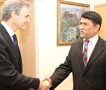 Guvernør Abdul Shafaq møter utenriksminister Støre. Foto: UD