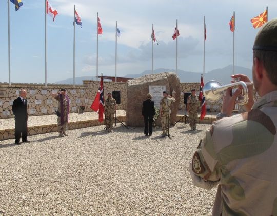 Minneseremoni i Masar e-Sharif, Afghanistan. Forsvarsminister Anne-Grete Strøm-Erichsen avholdt tale for pårørende etter falne soldater i Afghanistan.