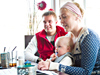 Familie på kafe. Foto: Knut Åserud 