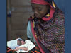 Mor og nyfødt barn. Foto: UNICEF HQ 1366 Pirozzi