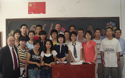 The first class to study Norwegian language and culture at BFSU together with their teachers, (Bård Sandvei, Wang Guisheng and Liang Youping) and Charge d’Affair from the Norwegian Embassy, Mr Kjell Tormod Pettersen. Photo: Norwegian Embassy, Beijing