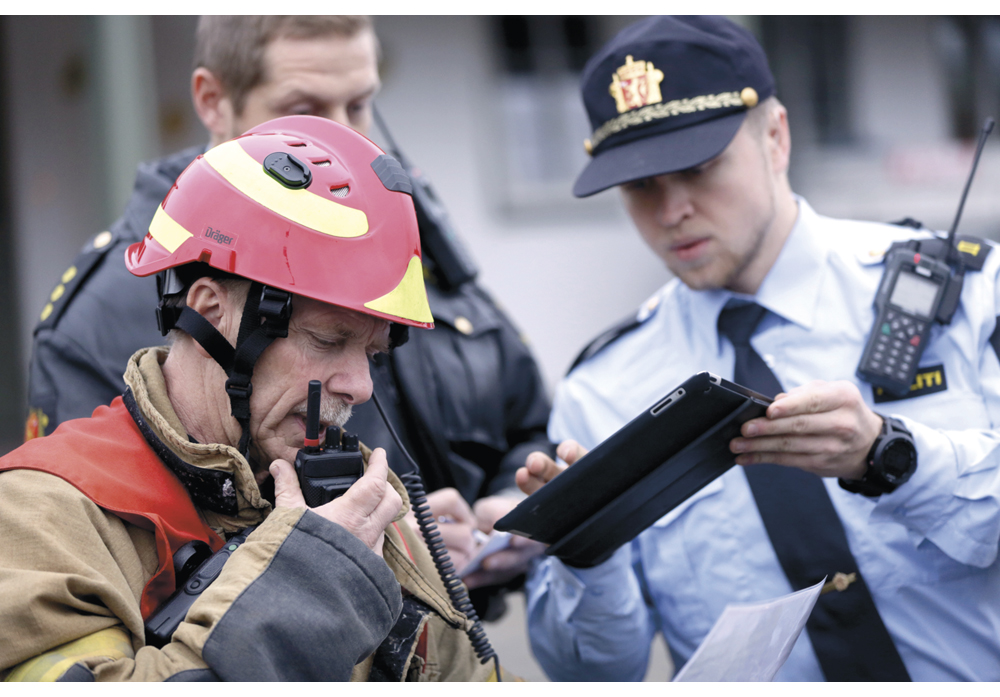 Figur 5.13 Politi og brannvesen samarbeider tett under håndtering av en ulykke. 
