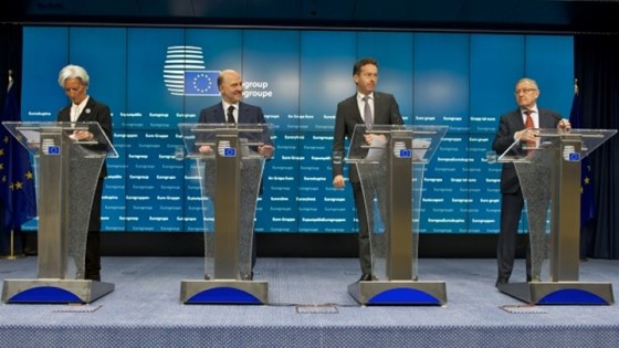 Christine Lagarde, Pierre Moscovici, Jeroen Dijsselbloem og Klaus Regling, etter det ekstraordinære eurogruppemøtet 20. februar.