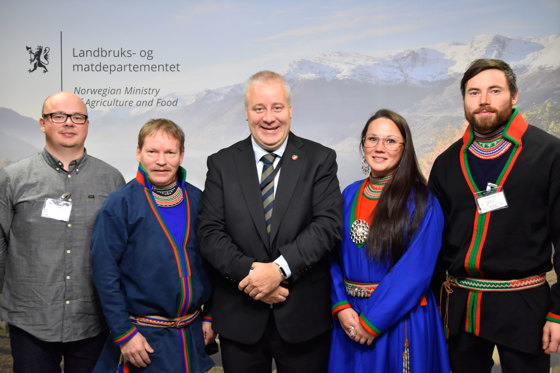 Fra dagens møte, fra venstre: Ande Niillas Utsi (styremedlem), Tom Lifjell (styremedlem), Bård Hoksrud, Ellinor Marita Jåma (leder),Lars Elias Bransfjell (styremedlem i NRLs ungdomsutvalg).