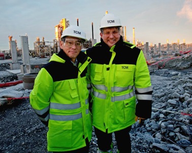Steven Chu og Terje Riis-Johansen foran TCM. Foto: Stian Lysberg Solum / SCANPIX