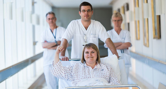 En stor del av befolkningen i Norge befinner seg i et pasientforløp i spesialisthelsetjenesten. I 2016 fikk 1,9 millioner pasienter helsehjelp på somatiske sykehus. Det ble utført over sju millioner utredninger, behandlinger og kontroller ved norske somatiske sykehus samme år