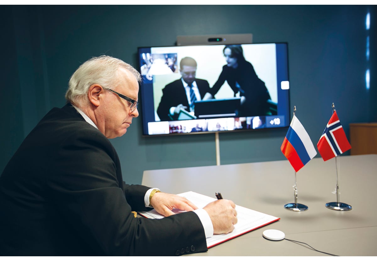 Figur 3.5 Delegasjonsleiarane Ilja Vasiljevitsj Sjestakov og Morten Berg ved underskrivinga av den norsk-russiske fiskeriavtalen for 2021
