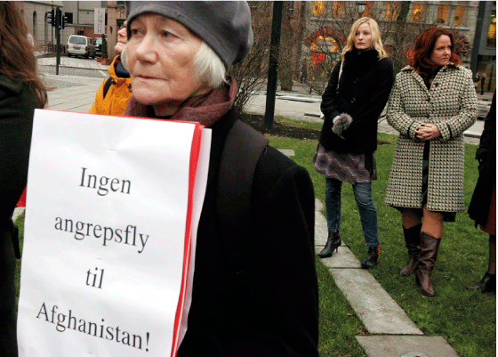 Figure 11.2 In November 2005, members of the Socialist Left Party took part in a demonstration in front of the Storting, organised by the anti-war organisation Fredsinitiativet, to protest the government’s decision to send four Norwegian F-16 fighter jets to the...