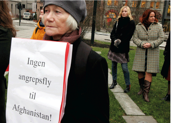 Figure 11.2 In November 2005, members of the Socialist Left Party took part in a demonstration in front of the Storting, organised by the anti-war organisation Fredsinitiativet, to protest the government’s decision to send four Norwegian F-16 fighter jets to the...