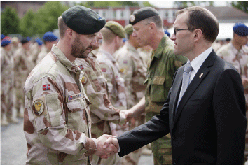 Figure 12.2 Minister of Defence Espen Barth Eide thanks the returned soldiers of PRT 18 at a medal awards ceremony at Akershus Fortress. 
