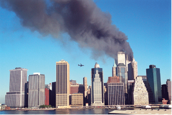 Figur 3.3 Den 11. september 2001 kapret terrorister fra al-Qaida flere fly og angrep symboltunge mål i USA. Da tvillingtårnene i New York kollapset mistet nær 3 000 mennesker livet. 
