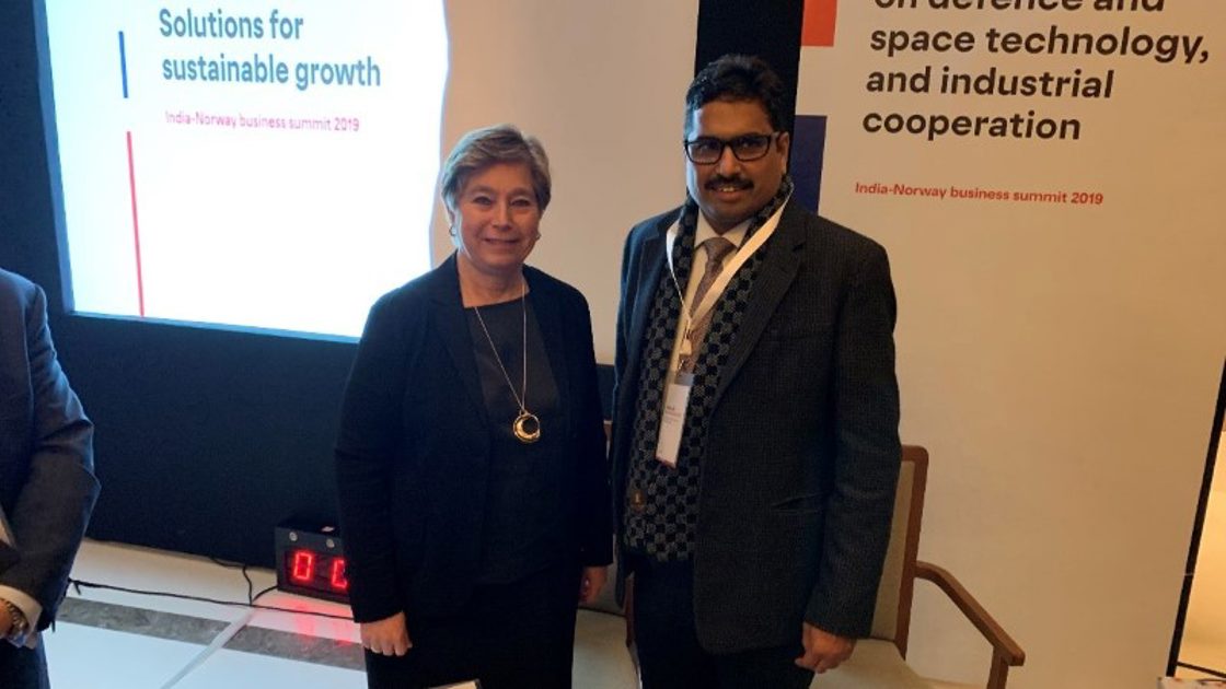 Statssekretær Tone Skogen sammen med Sanjay Jaju (Joint Secretary, Indisk Ministry of Defence) under åpningen av seminaret.