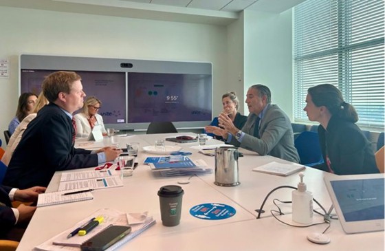 Bilateralt m assisterende GS