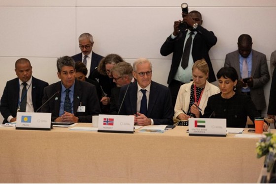 Statsministeren på det årlige ledermøtet i Havpanelet sammen med president Whipps