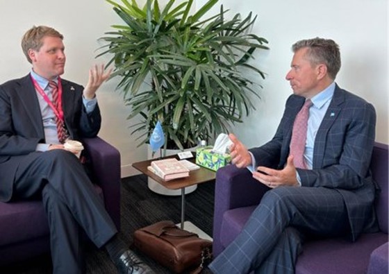 Utviklingsministeren og OCHAs leder Tom Fletcher