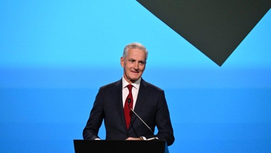 Statsminister Jonas Gahr Støre på scenen på ONS 2022 i Stavanger.