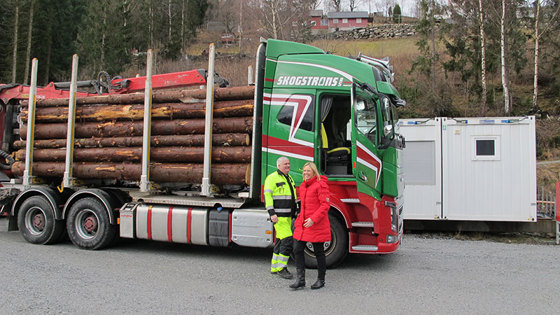 Landbruks- og matminister Sylvi Listhaug under åpningen av nye Kaupanger tømmerkai i går.