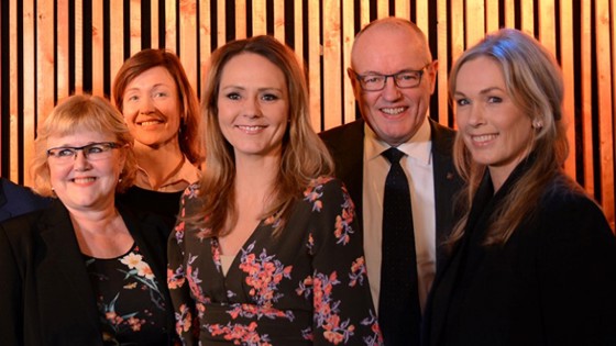 Gruppebilde med adm.dir. i NiT Berit Rian, dir. i Kulturrådet Kristin Danielsen, kulturminister Linda Hofstad Helleland, rektor NTNU Gunnar Bovim og adm.dir. Innovasjon Norge Anita Krohn Traaseth.