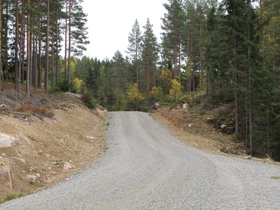 Ombygd skogsbilvei i Aurskog Høland – Før ombyggingen var veien ikke framkommelig for tømmertransport. 