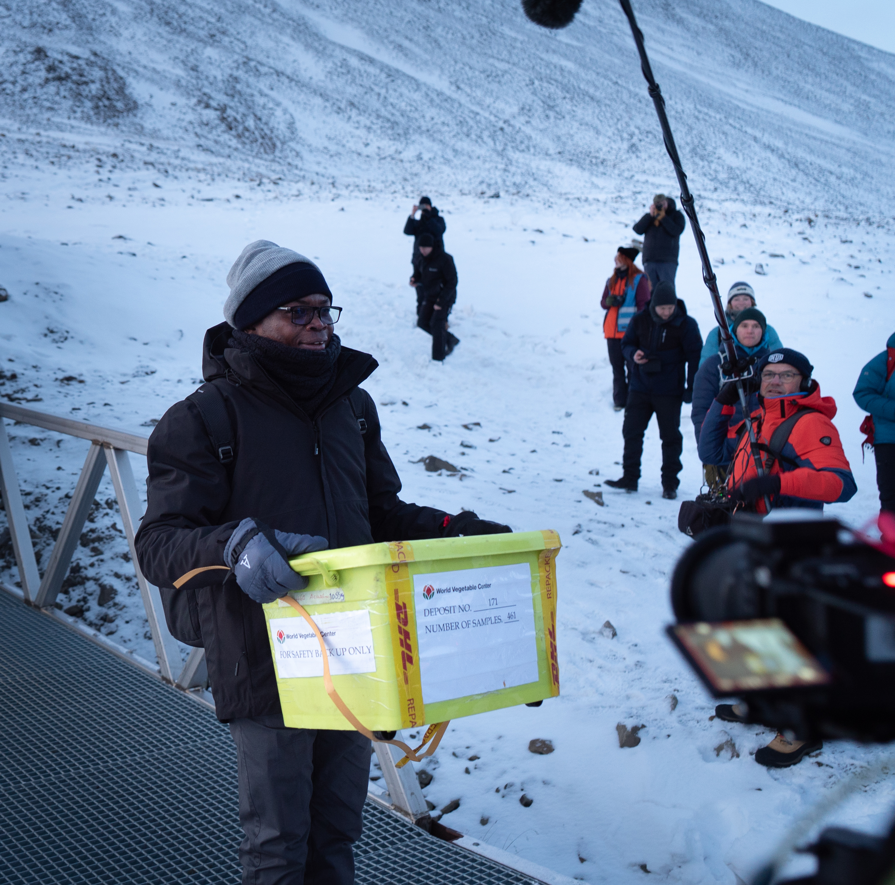 Frøprøver blir båret mot frøhvelvet