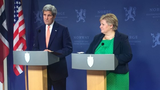 Utenriksminister John Kerry og statsminister Erna Solberg på pressekonferansen etter møtet i regjeringens representasjonsanlegg 15. juni 2016.