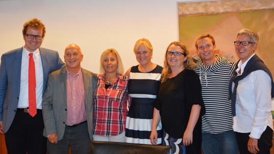 Gruppebilde med statssekretær Bjørgulv Vinje Borgundvaag, generalsekretær i Norsk Musikkråd Magnar Bergo, generalsekretær i Norsk Amatørteaterforbund Helen Hansen, kulturminister Thorhild Widvey, generalsekretær i Noregs Ungdomslag Eli Ulvestad, generalsekretær i Frilynt Norge Frode Aleksander Rismyhr og  daglig leder i Studieforbundet kultur og tradisjon Kjærsti Evjen Gangsø.