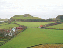 Figur 20.2 Fredningen av Utstein kloster er en sak der forvaltningen av
det biologiske mangfoldet har vært tema i ettertid. For å sikre
en smidig forvaltning er det hensiktsmessig at vernebestemmeler
og forvaltningsplan utarbeides parallelt.