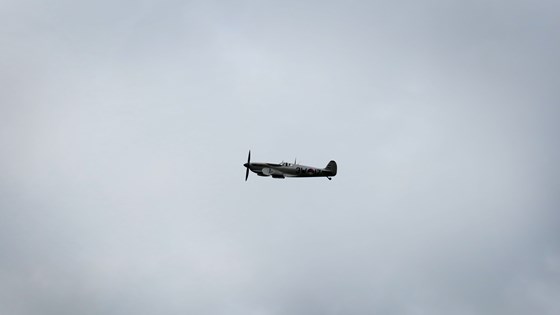 I forbindelse med seremonien ble det organisert overflyvning med Spitfire og formasjon fra det belgiske luftforsvarets Red Devils.