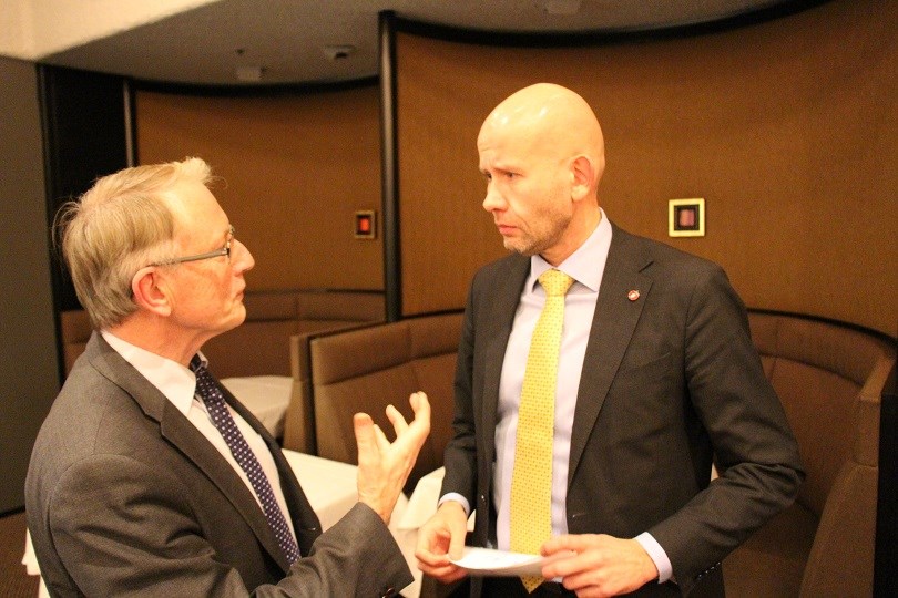 Frå venstre: Arvid Hallén, adm. dir. i Forskningsrådet og olje- og energiminister Tord Lien (Foto: HEV/OED).