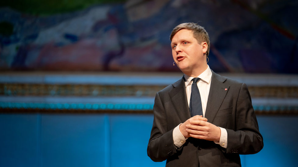 Utviklingsminister Åsmund Aukrust i universitetets aula.
