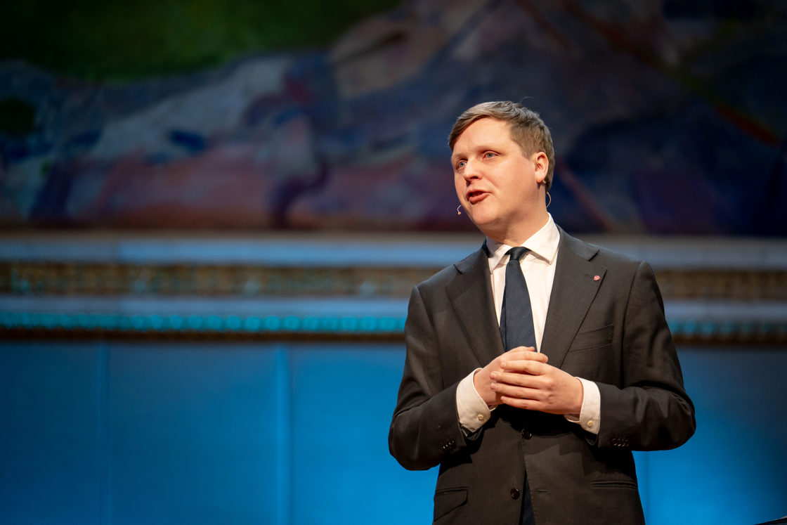 Utviklingsminister Åsmund Aukrust i universitetets aula.