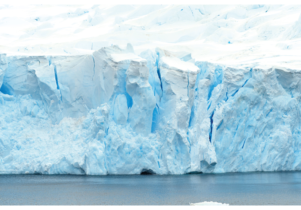 Figur 6.4 Det er knyttet bekymring til hvordan global oppvarming øker faren for rask og irreversibel havnivåstigning som følge av smelting av isbreene på Grønland og i Antarktis.