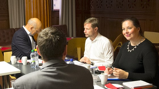 Helse- og omsorgsminister Bent Høie i møte med matvarebransjen. 