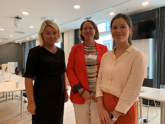 Monica Mæland sammen med Oslos byråd for miljø og samferdsel, Lan Marie Berg (MDG) og ordfører Astrid Aarhus Byrknes (KrF) i Lindås kommune