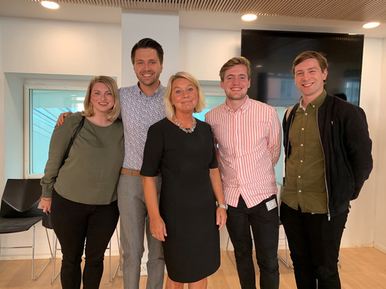 Monica Mæland sammen med ungdumspolitikere