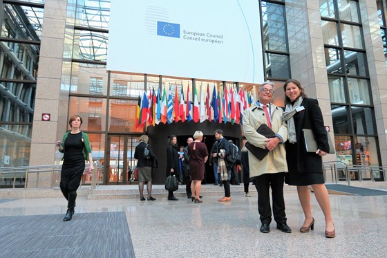Sammen med Bjarne Stakkestad har Lone Semmingsen fulgt med på EUs finans- og skattepolitikk. Foto: EU-delegasjonen. 