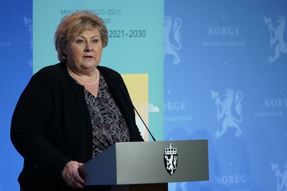 Statsminister Erna Solberg på talerstolen