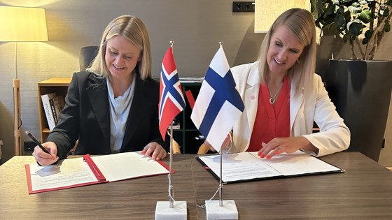 Finnish Minister of Climate and the Environment Sari Multala (to the wright) and State Secretary Astrid Bergmål