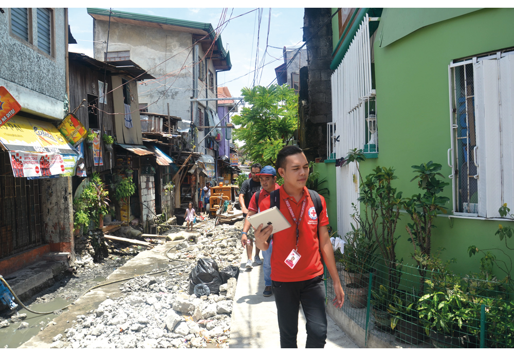 Figur 3.9 DNV GL og Røde Kors samarbeider om en app for å styrke katastrofeforebygging på Filippinene. Informasjonen registreres av lokale Røde Kors-medarbeidere.

