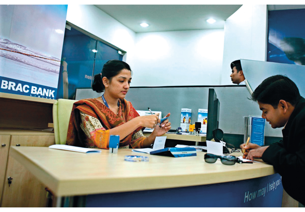 Figur 5.2 Små og mellomstore bedrifter er avgjørende for jobbskaping og økonomisk vekst. Norfund investerer derfor i banker, mikrofinans og andre finansinstitusjoner som låner ut penger til små og mellomstore bedrifter. Her fra BRAC Bank i Bangladesh.
